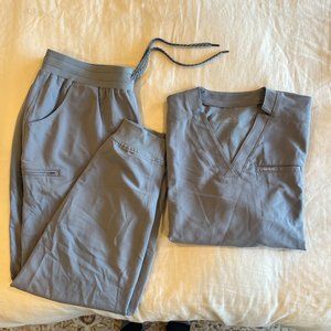 The Women's Classic Scrub Set - XL